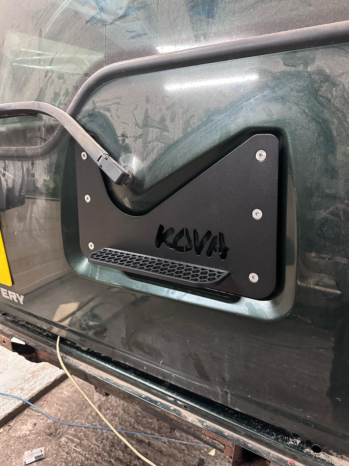 Discovery 2 spare wheel delete