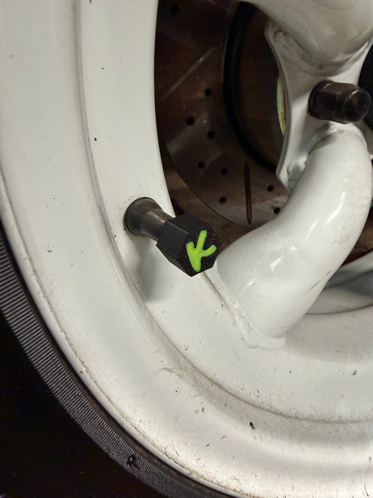 KOVA 3D-Printed Hub Caps & Dust Caps – Land Rover Discovery (70.2mm Fitment)